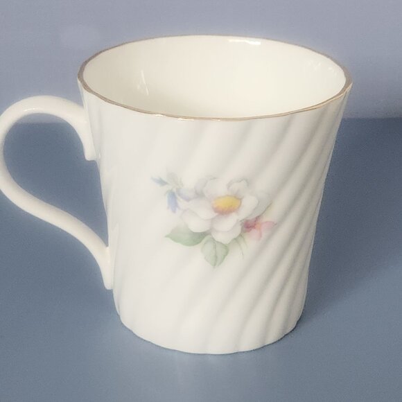 Crown Trent Staffordshire China Mugs - Picture 7 of 8
